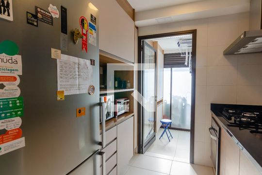 Apartamento com 2 quartos e varanda em Campo Belo para comprar. — Cozinha