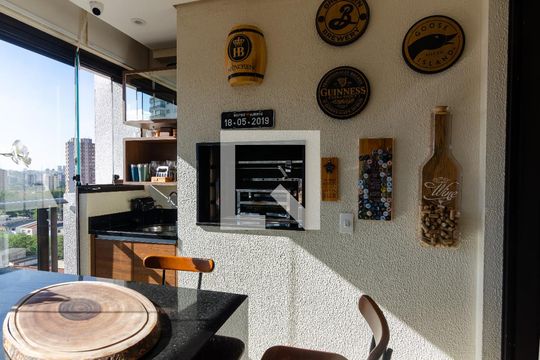 Apartamento com 2 quartos e varanda em Campo Belo para comprar. — Varanda