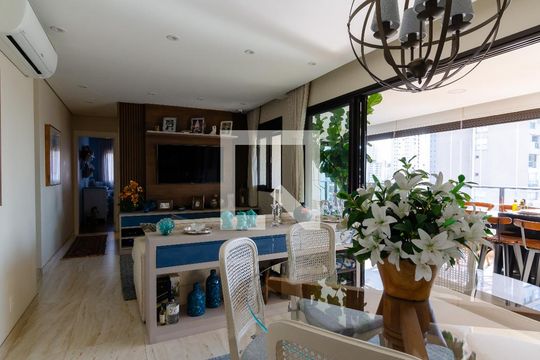 Apartamento com 2 quartos e varanda em Campo Belo para comprar. — Sala