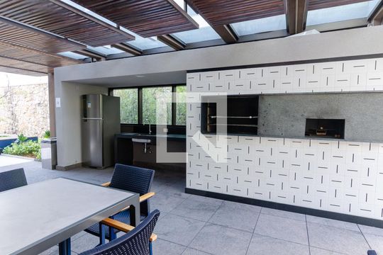 Apartamento com 2 quartos e varanda em Campo Belo para comprar. — Área comum - Churrasqueira
