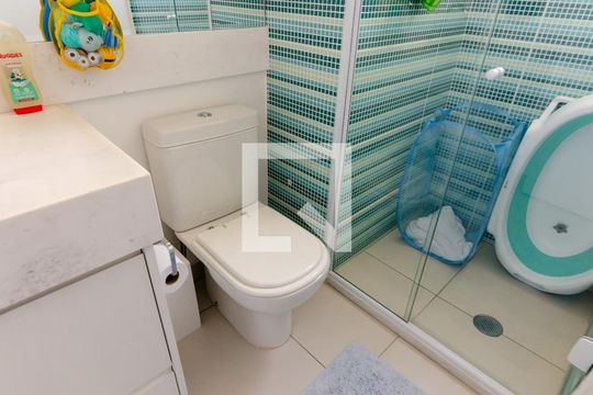 Apartamento com 2 quartos e varanda em Campo Belo para comprar. — Banheiro da Suíte 2