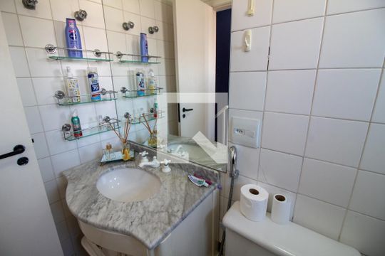 Venda de apartamento com 2 quartos e academia no condomínio. — Banheiro 2