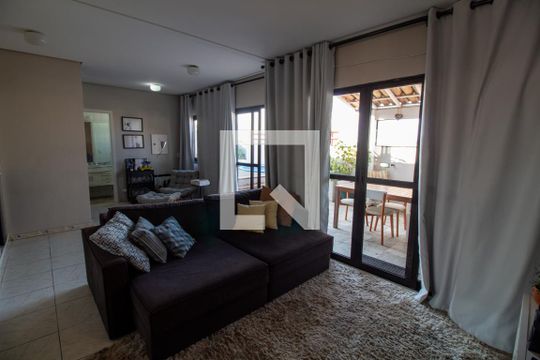 Venda de apartamento com 2 quartos e academia no condomínio. — Sala de TV