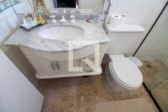 Venda de apartamento com 2 quartos e academia no condomínio. — Banheiro 2