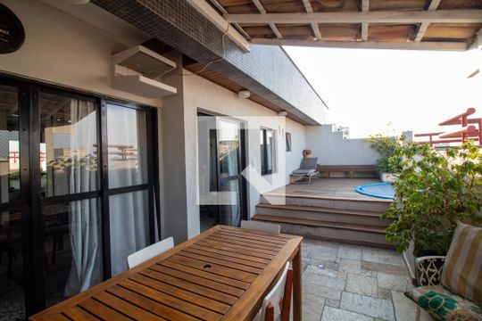 Venda de apartamento com 2 quartos e academia no condomínio. — Churrasqueira