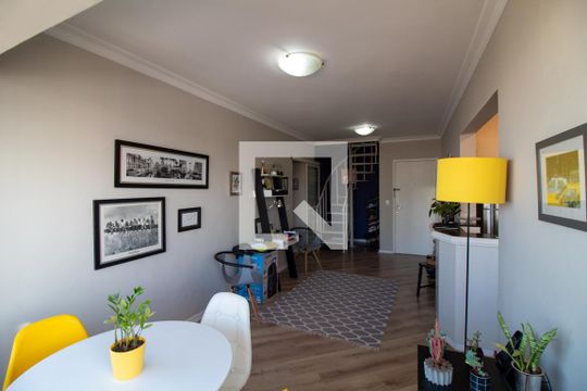 Venda de apartamento com 2 quartos e academia no condomínio. — Sala
