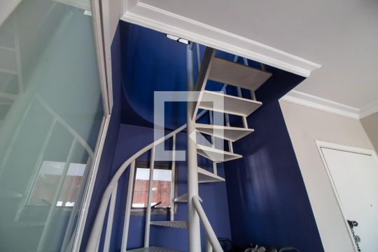 Venda de apartamento com 2 quartos e academia no condomínio. — Escada