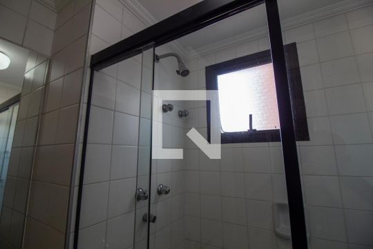 Venda de apartamento com 2 quartos e academia no condomínio. — Banheiro