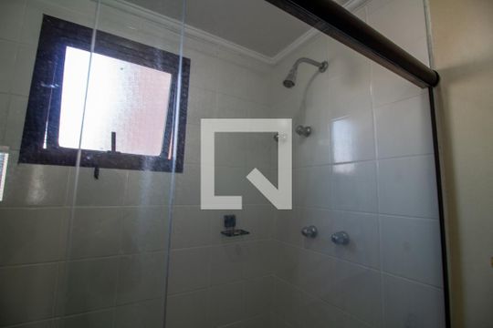 Venda de apartamento com 2 quartos e academia no condomínio. — Banheiro da Suíte