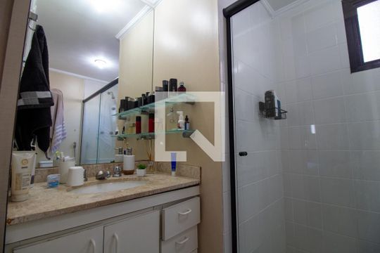 Venda de apartamento com 2 quartos e academia no condomínio. — Banheiro da Suíte