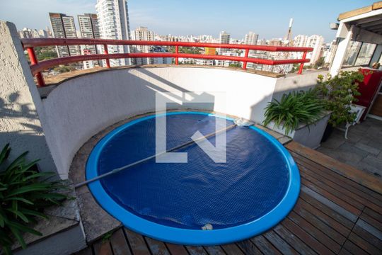 Venda de apartamento com 2 quartos e academia no condomínio. — Piscina