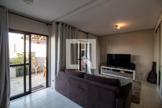 Venda de apartamento com 2 quartos e academia no condomínio. — Sala de TV