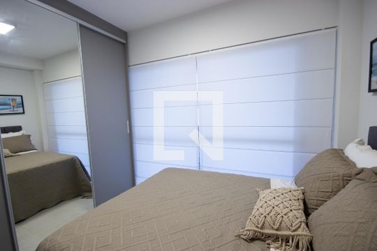 Venda de apartamento mobiliado no Itaim Bibi com piscina, varanda e 2 quartos. — Suíte 1
