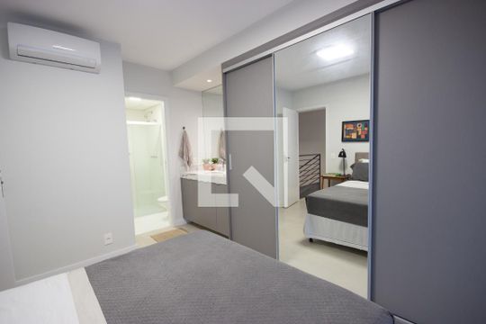 Venda de apartamento mobiliado no Itaim Bibi com piscina, varanda e 2 quartos. — Suíte 2