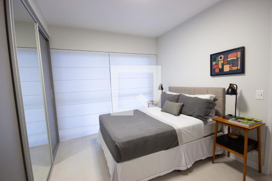 Venda de apartamento mobiliado no Itaim Bibi com piscina, varanda e 2 quartos. — Suíte 2