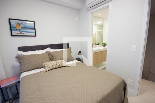 Venda de apartamento mobiliado no Itaim Bibi com piscina, varanda e 2 quartos. — Suíte 1