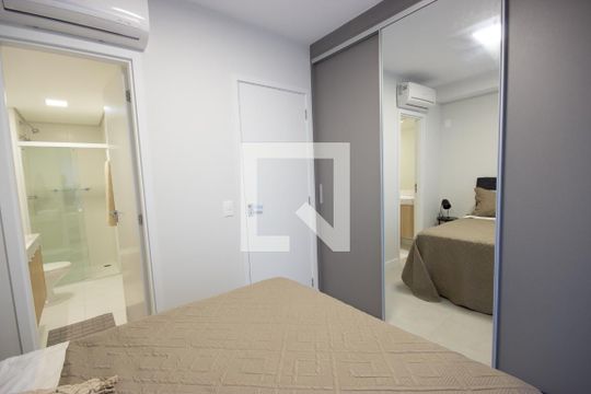 Venda de apartamento mobiliado no Itaim Bibi com piscina, varanda e 2 quartos. — Suíte 1