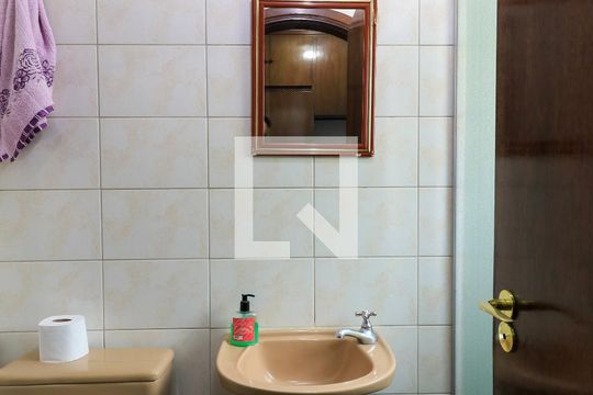 Apartamento mobiliado com 3 quartos para compra. Excelente oportunidade de venda! — Banheiro de serviço