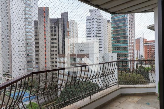 Apartamento mobiliado com 3 quartos para compra. Excelente oportunidade de venda! — Varanda da Sala