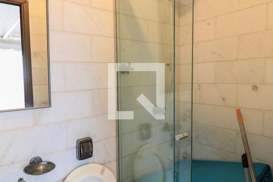 Apartamento mobiliado com 3 quartos para compra. Excelente oportunidade de venda! — Banheiro churrasqueira