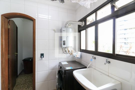 Apartamento mobiliado com 3 quartos para compra. Excelente oportunidade de venda! — Área de Serviço