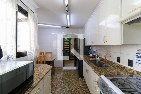 Apartamento mobiliado com 3 quartos para compra. Excelente oportunidade de venda! — Cozinha
