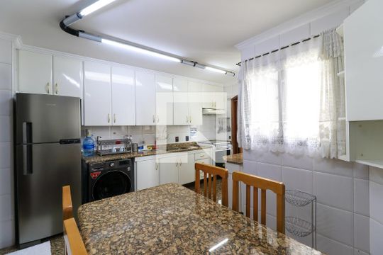 Apartamento mobiliado com 3 quartos para compra. Excelente oportunidade de venda! — Cozinha