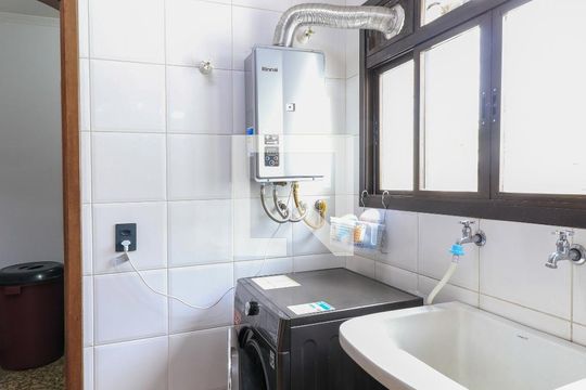 Apartamento mobiliado com 3 quartos para compra. Excelente oportunidade de venda! — Área de Serviço
