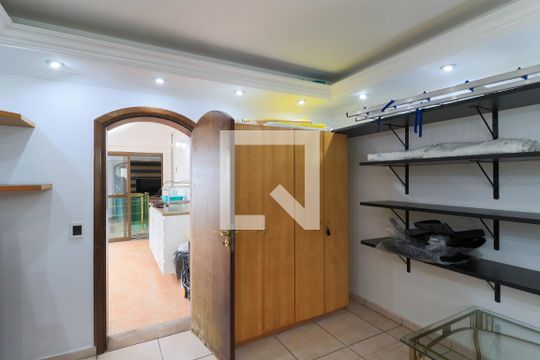 Apartamento mobiliado com 3 quartos para compra. Excelente oportunidade de venda! — Escritório