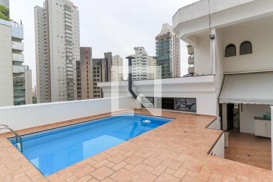Apartamento mobiliado com 3 quartos para compra. Excelente oportunidade de venda! — Piscina 