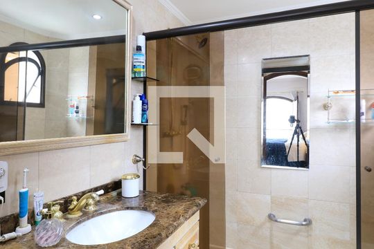 Apartamento mobiliado com 3 quartos para compra. Excelente oportunidade de venda! — Banheiro da Suíte