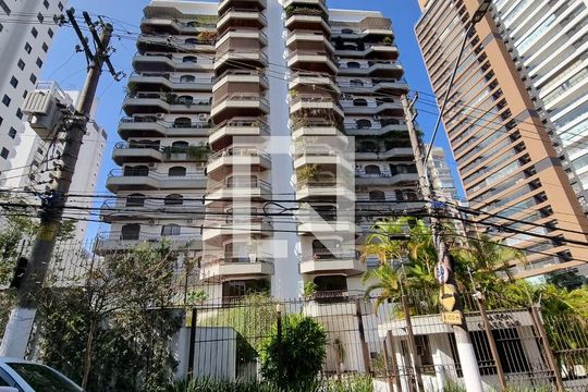 Apartamento mobiliado com 3 quartos para compra. Excelente oportunidade de venda! — Fachada