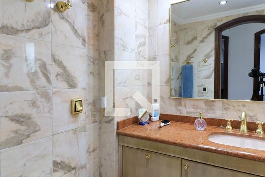 Apartamento mobiliado com 3 quartos para compra. Excelente oportunidade de venda! — Banheiro Corredor
