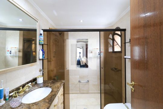 Apartamento mobiliado com 3 quartos para compra. Excelente oportunidade de venda! — Banheiro da Suíte