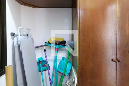 Apartamento mobiliado com 3 quartos para compra. Excelente oportunidade de venda! — Quarto de Serviço