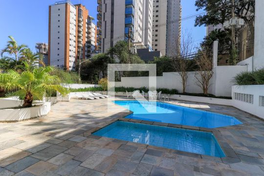 Apartamento mobiliado com 3 quartos para compra. Excelente oportunidade de venda! — Área comum - Piscina