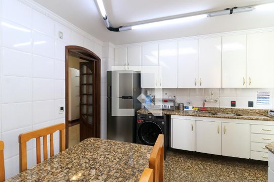 Apartamento mobiliado com 3 quartos para compra. Excelente oportunidade de venda! — Cozinha