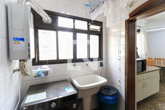 Apartamento mobiliado com 3 quartos para compra. Excelente oportunidade de venda! — Área de Serviço