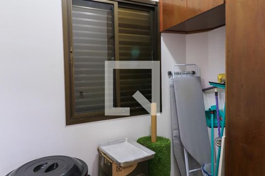 Apartamento mobiliado com 3 quartos para compra. Excelente oportunidade de venda! — Quarto de Serviço