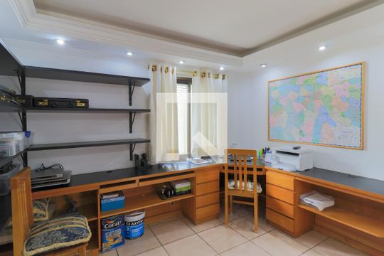 Apartamento mobiliado com 3 quartos para compra. Excelente oportunidade de venda! — Escritório