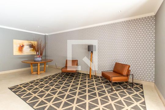 Compra apartamento na Bela Vista com 2 quartos, piscina e churrasqueira no condomínio. — Área Comum - Hall de Entrada