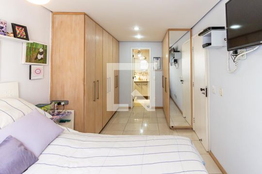 Compra apartamento na Bela Vista com 2 quartos, piscina e churrasqueira no condomínio. — Suíte - Quarto 1