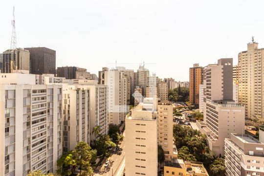 Compra apartamento na Bela Vista com 2 quartos, piscina e churrasqueira no condomínio. — Área de Serviço - Vista