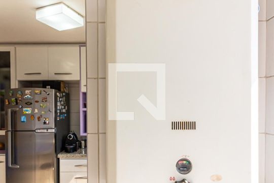 Compra apartamento na Bela Vista com 2 quartos, piscina e churrasqueira no condomínio. — Área de Serviço