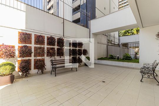 Compra apartamento na Bela Vista com 2 quartos, piscina e churrasqueira no condomínio. — Área Comum - Lazer