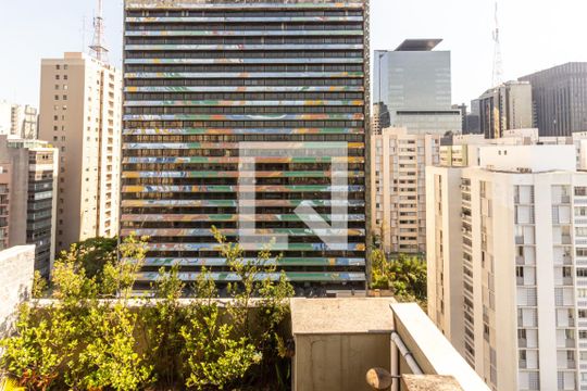 Compra apartamento na Bela Vista com 2 quartos, piscina e churrasqueira no condomínio. — Suíte - Quarto 1 - Vista