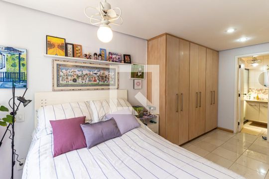 Compra apartamento na Bela Vista com 2 quartos, piscina e churrasqueira no condomínio. — Suíte - Quarto 1