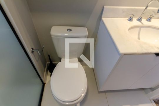Apartamento à venda, com 105 m², 2 quartos e 2 vagas — Banheiro da Suíte