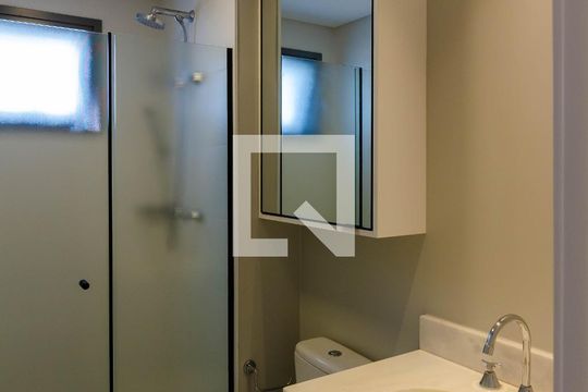 Apartamento à venda, com 105 m², 2 quartos e 2 vagas — Banheiro da Suíte