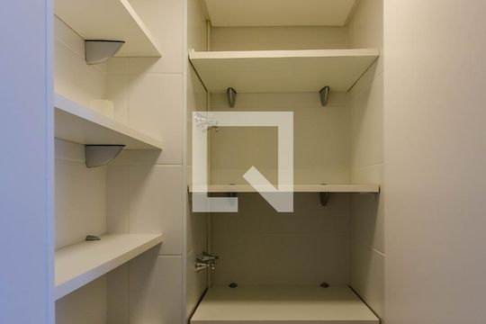 Apartamento à venda, com 105 m², 2 quartos e 2 vagas — Despensa